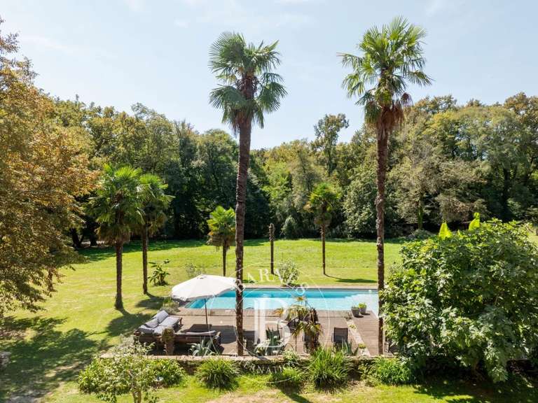 Château Pouillon - 880m²