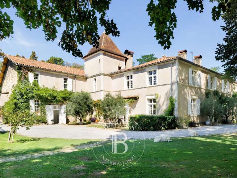 Château Pouillon - 880m²
