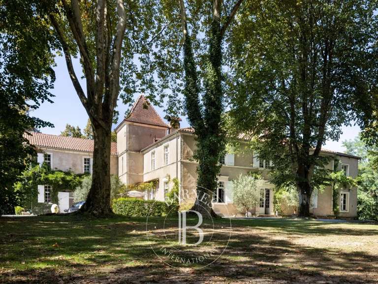 Château Pouillon - 880m²