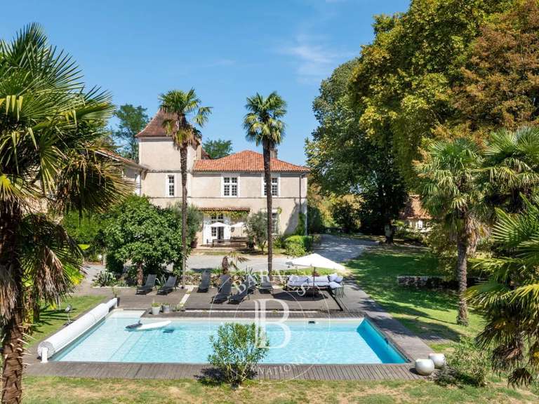 Château Pouillon - 880m²