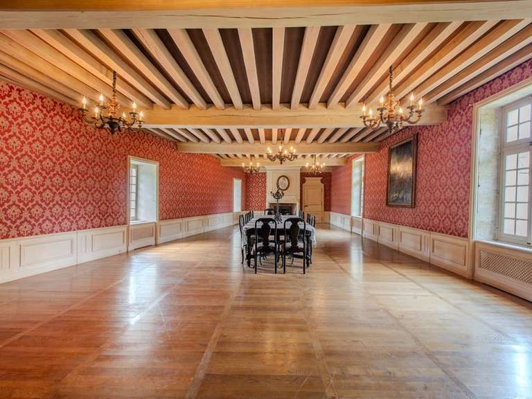 Castle Pouilly-en-Auxois - 1200m²