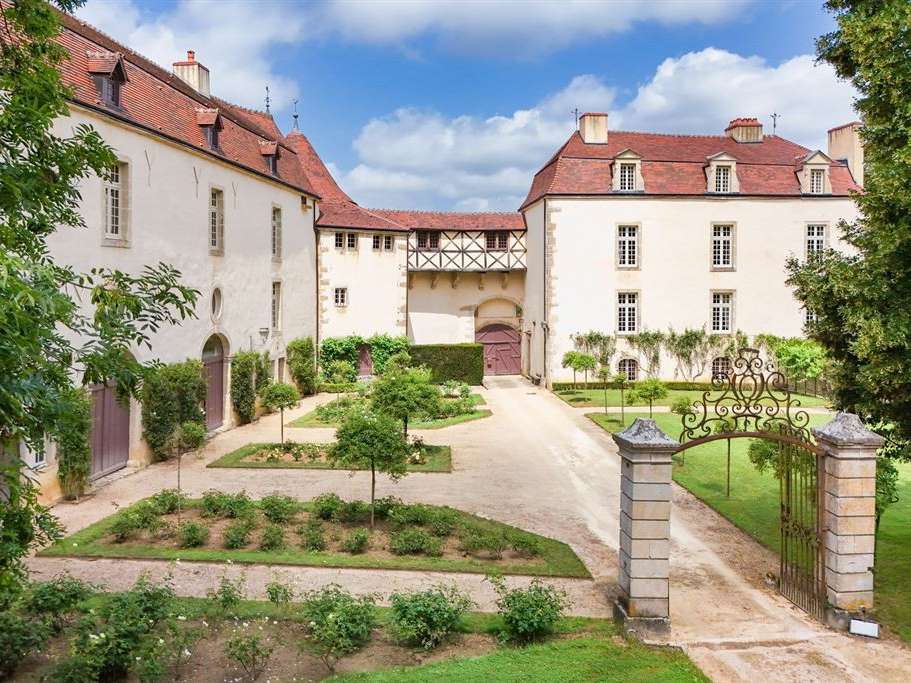 Castle Pouilly-en-Auxois