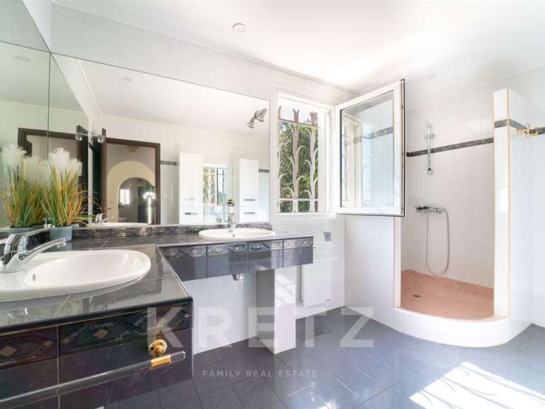 Maison Poussan - 3 chambres - 212m²