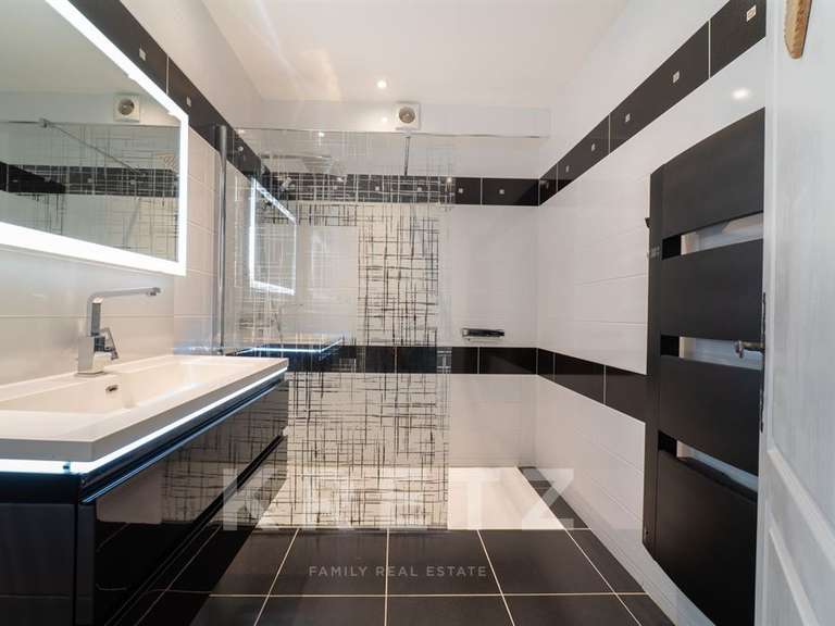 Maison Poussan - 3 chambres - 212m²