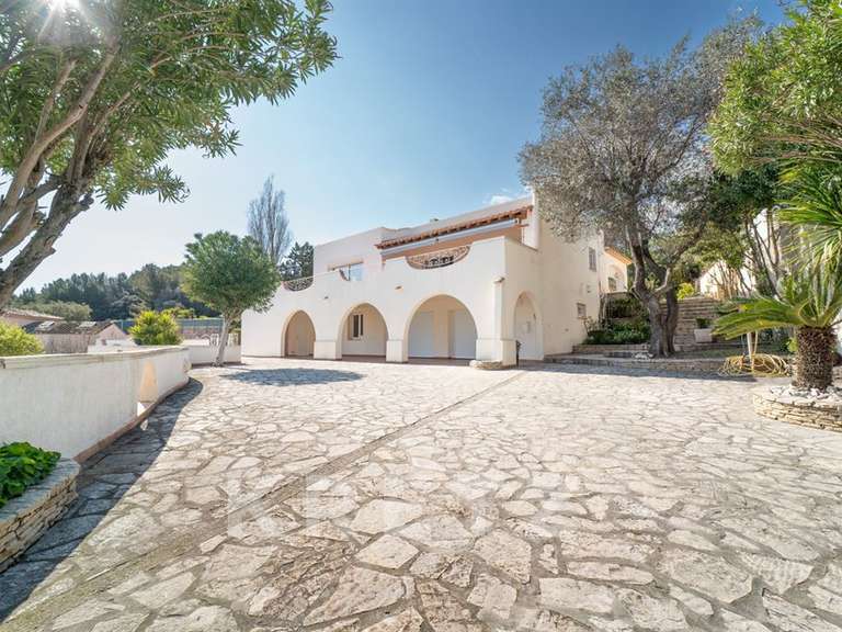 Maison Poussan - 3 chambres - 212m²