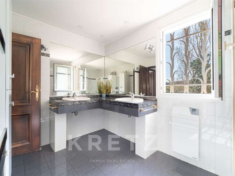 Maison Poussan - 3 chambres - 212m²