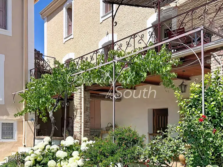 Maison Prades - 7 chambres - 328m²