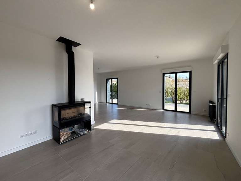 Maison Pradines - 8 chambres - 339m²