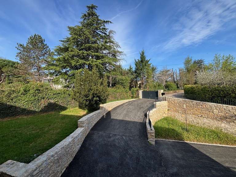 Maison Pradines - 8 chambres - 339m²