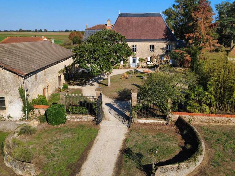 Appartement Pressac - 5 chambres - 297m²