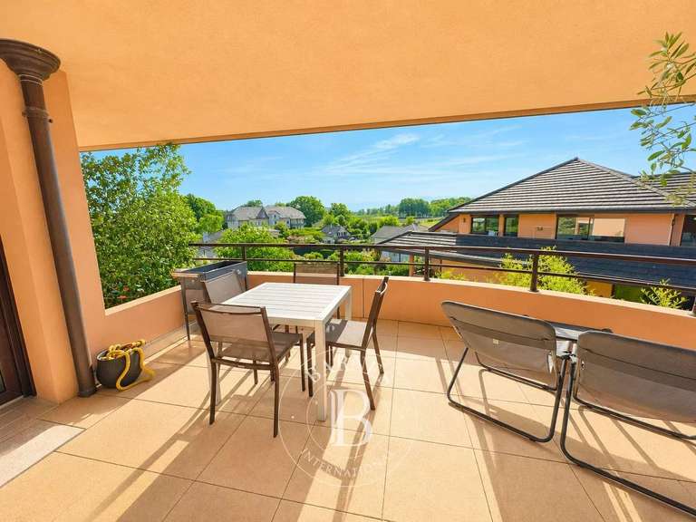 Appartement Prévessin-Moëns - 4 chambres - 171m²