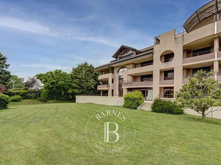 Appartement Prévessin-Moëns - 5 chambres - 348m²
