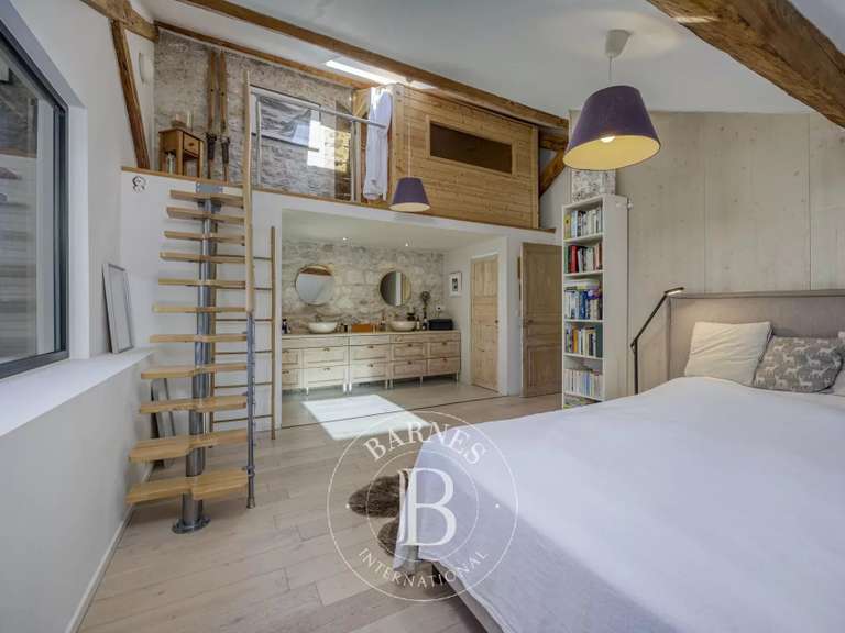 Maison Prévessin-Moëns - 3 chambres - 239m²