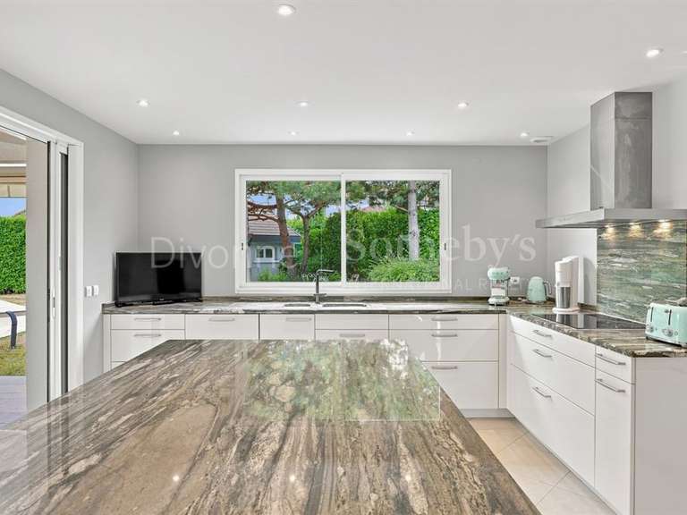 Maison Prévessin-Moëns - 5 chambres - 280m²