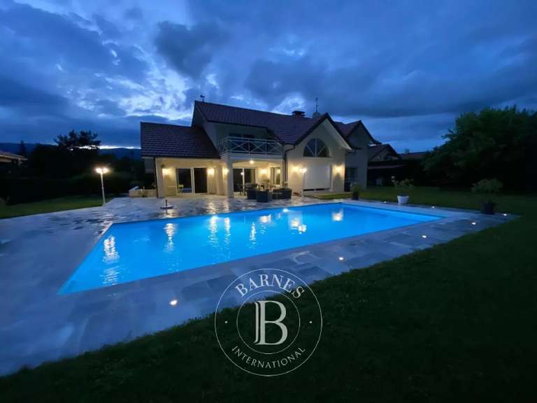 Villa Prévessin-Moëns - 4 chambres - 224m²
