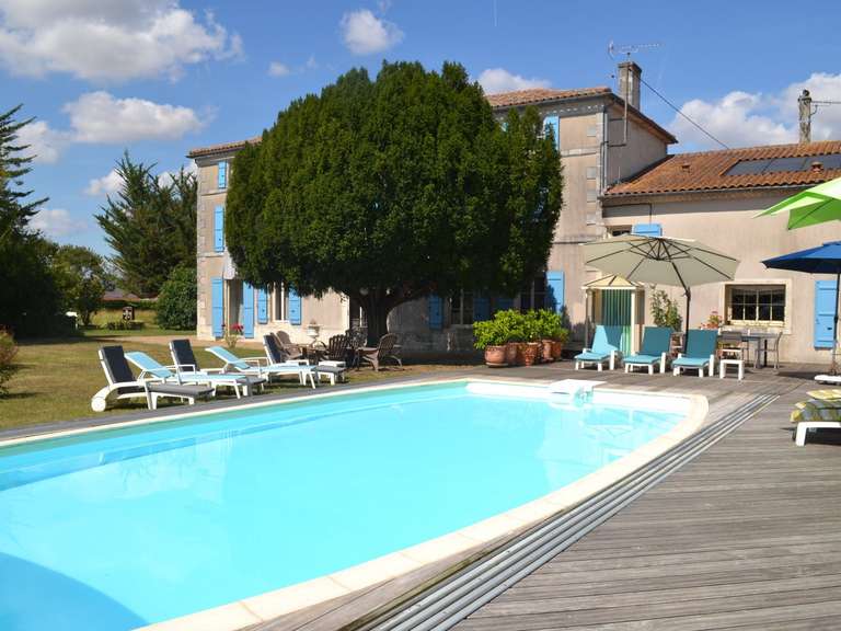 House Prisse-la-Charriere - 8 bedrooms - 515m²