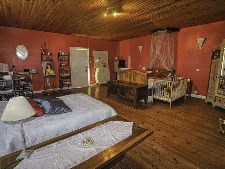 House Prisse-la-Charriere - 8 bedrooms - 515m²