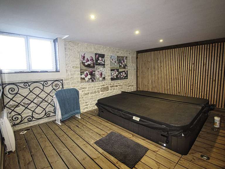 House Prisse-la-Charriere - 8 bedrooms - 515m²