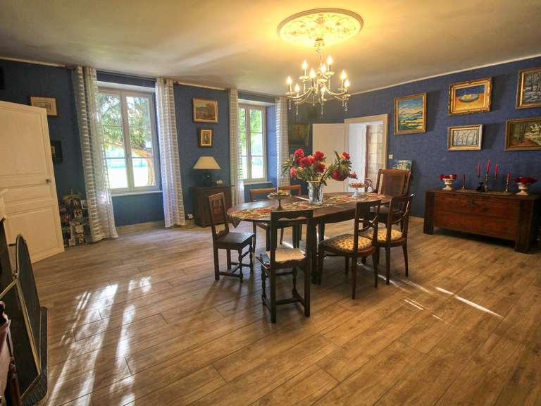 House Prisse-la-Charriere - 8 bedrooms - 515m²