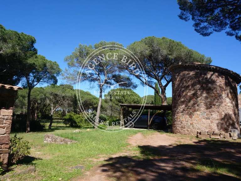 Maison Puget-sur-Argens - 2 chambres - 300m²