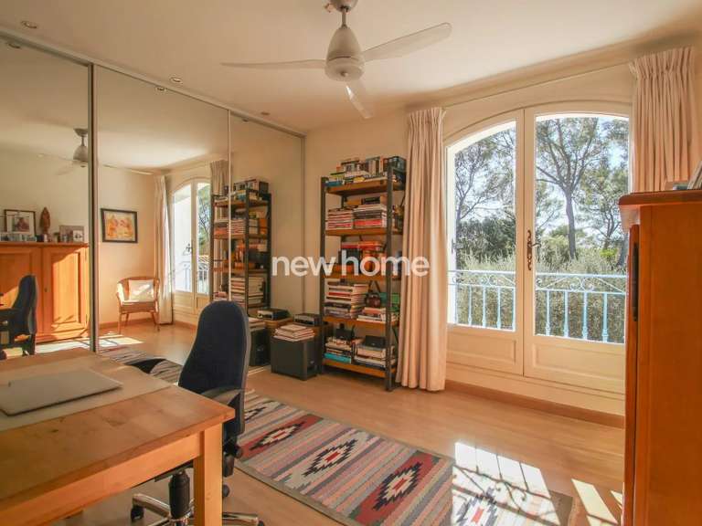 Maison Puget-sur-Argens - 4 chambres - 250m²