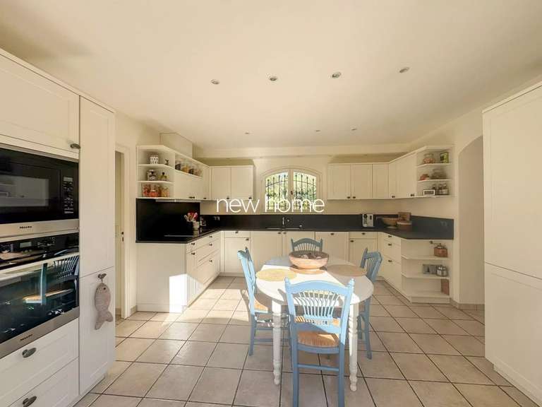 Maison Puget-sur-Argens - 4 chambres - 250m²