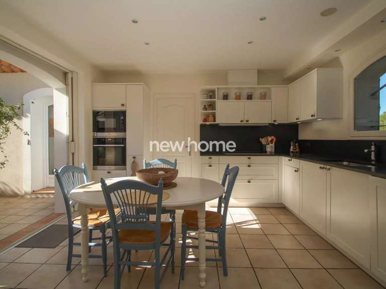 Maison Puget-sur-Argens - 4 chambres - 250m²