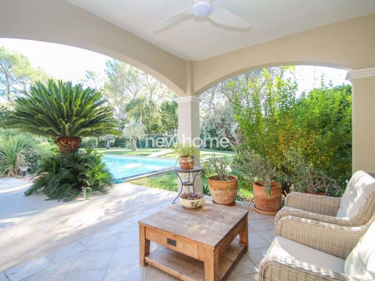 Maison Puget-sur-Argens - 4 chambres - 250m²