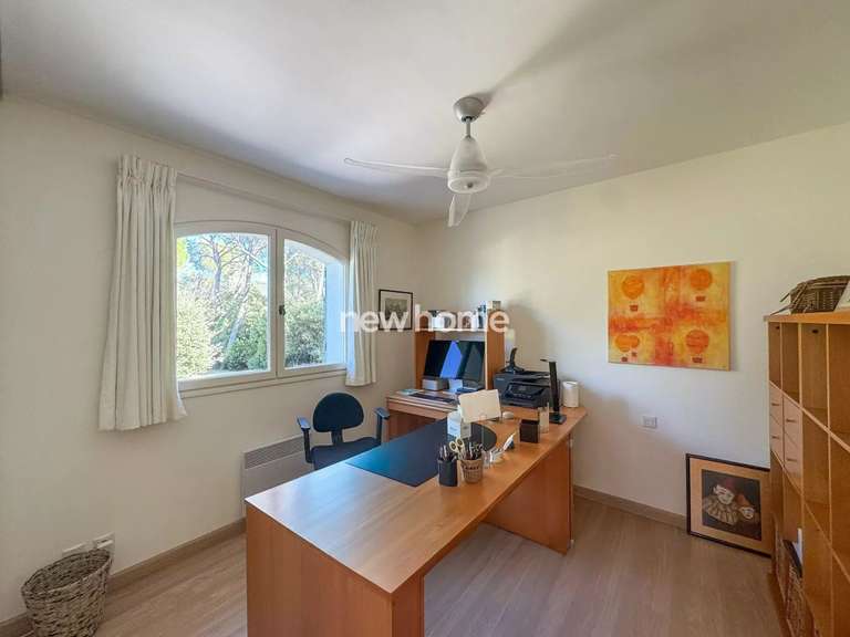 Maison Puget-sur-Argens - 4 chambres - 250m²