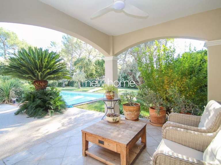 Maison Puget-sur-Argens - 4 chambres - 250m²