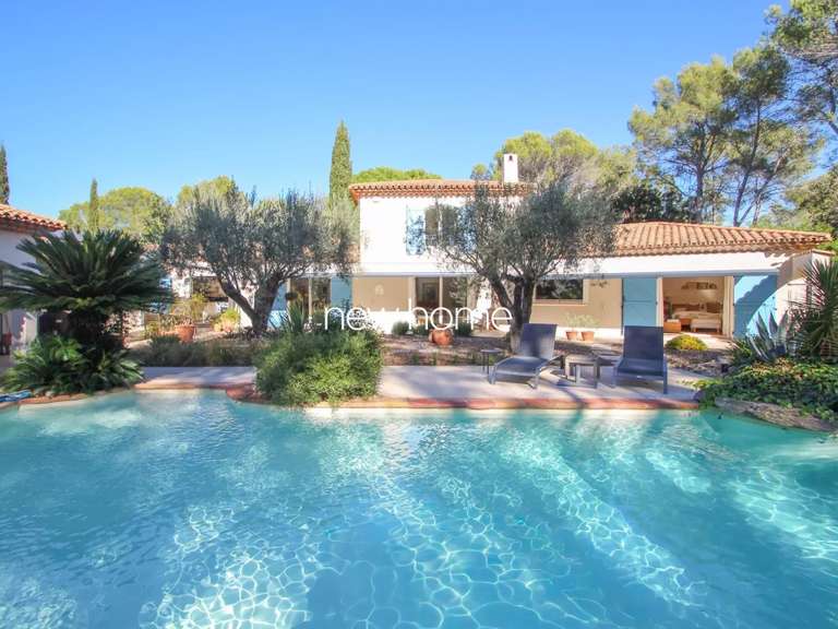 Maison Puget-sur-Argens - 4 chambres - 250m²