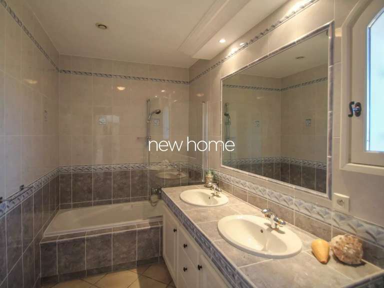 Maison Puget-sur-Argens - 4 chambres - 250m²