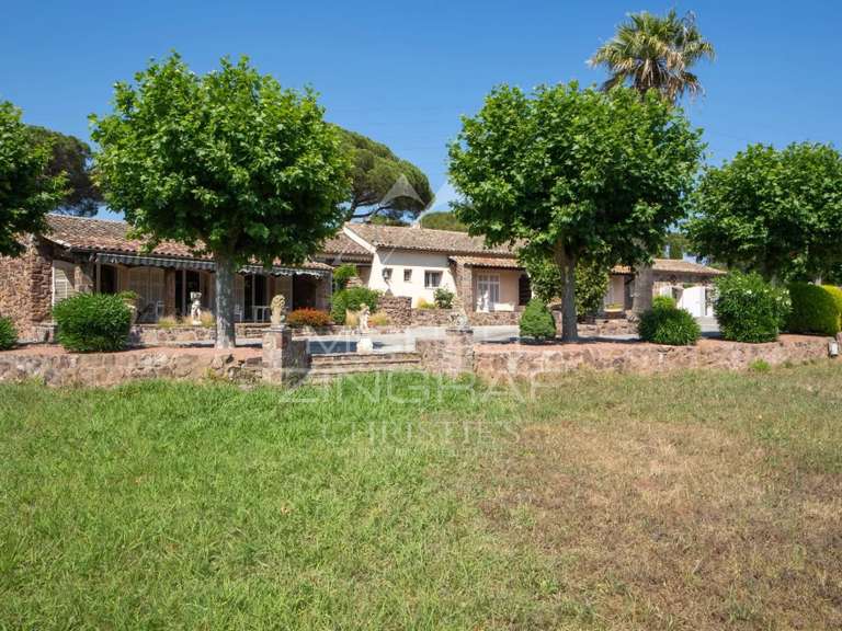 Propriété Puget-sur-Argens - 7 chambres - 425m²