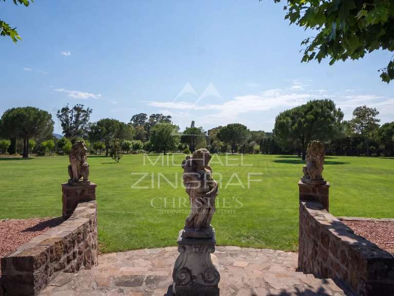 Propriété Puget-sur-Argens - 7 chambres - 425m²