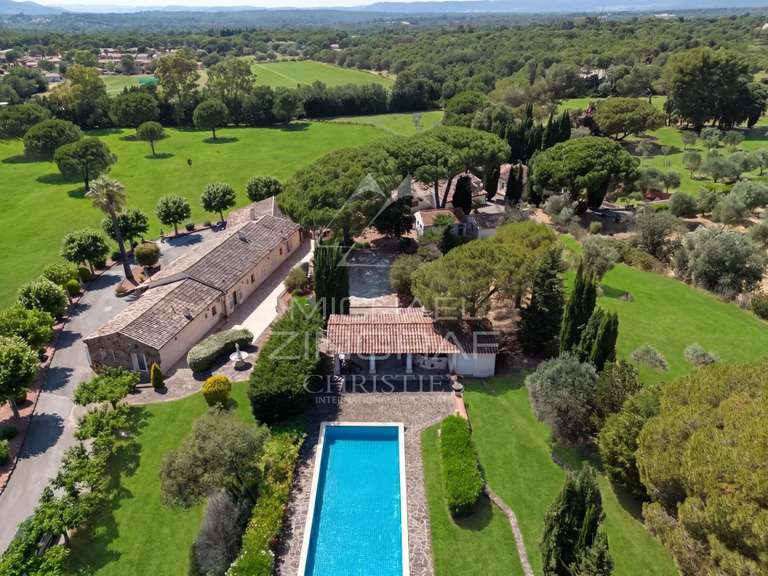 Propriété Puget-sur-Argens - 7 chambres - 425m²