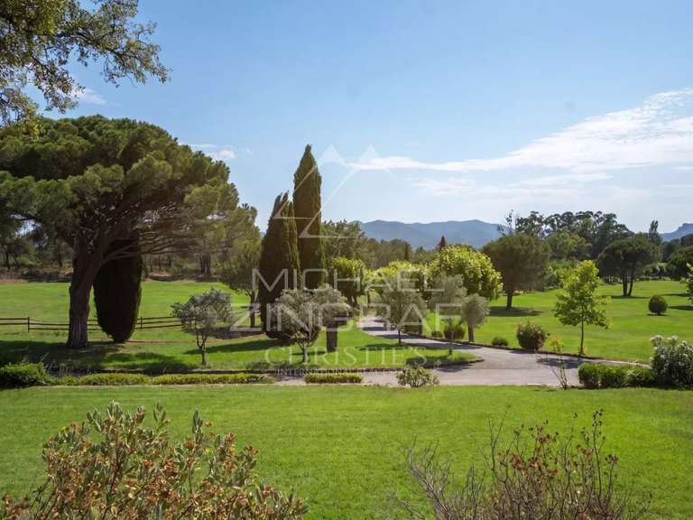 Propriété Puget-sur-Argens - 7 chambres - 425m²