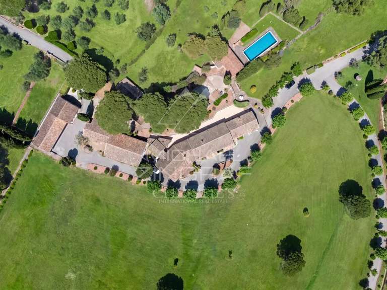Propriété Puget-sur-Argens - 7 chambres - 425m²