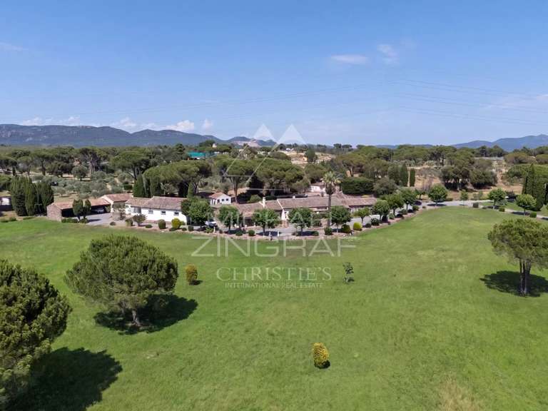 Propriété Puget-sur-Argens - 7 chambres - 425m²