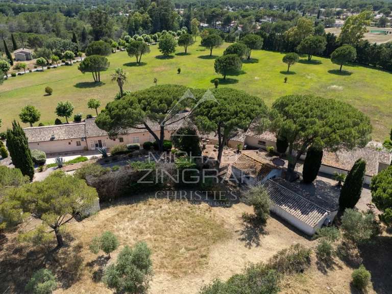Propriété Puget-sur-Argens - 7 chambres - 425m²