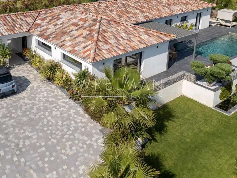 Villa Puget-sur-Argens - 4 chambres - 205m²