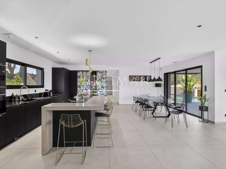 Villa Puget-sur-Argens - 4 chambres - 205m²