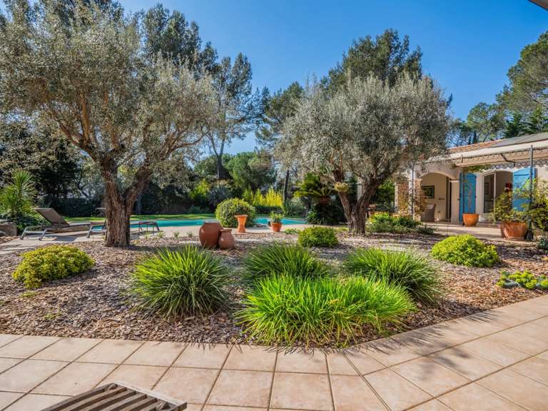 Villa Puget-sur-Argens - 3 chambres - 336m²