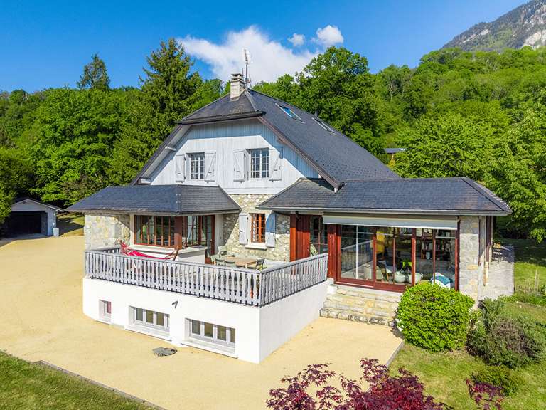 Maison Pugny-Chatenod - 4 chambres - 326m²