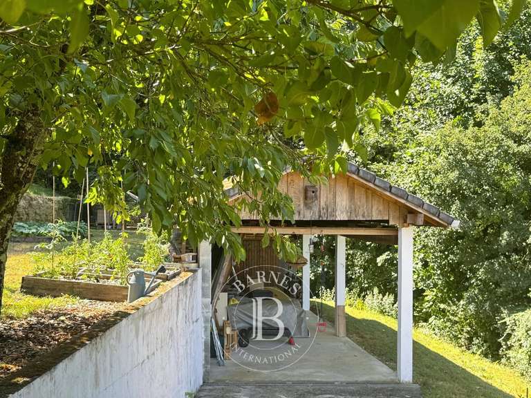 Maison Pugny-Chatenod - 5 chambres - 224m²