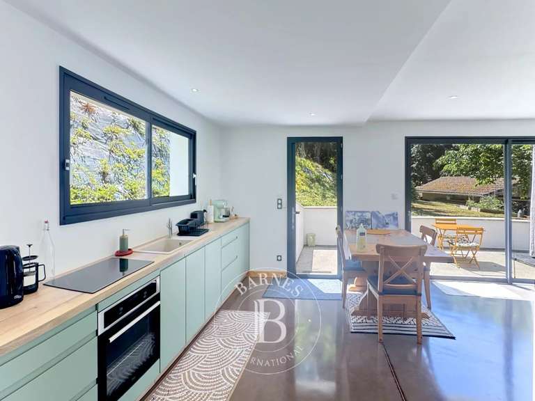 Maison Pugny-Chatenod - 5 chambres - 224m²