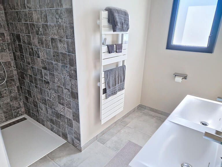 Villa Pujaut - 4 bedrooms - 230m²
