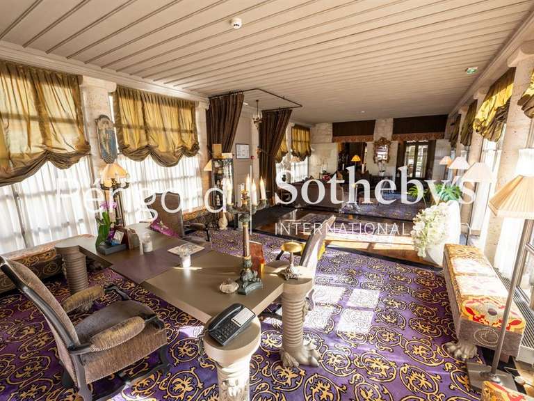 Maison Pujols - 10 chambres - 1567m²