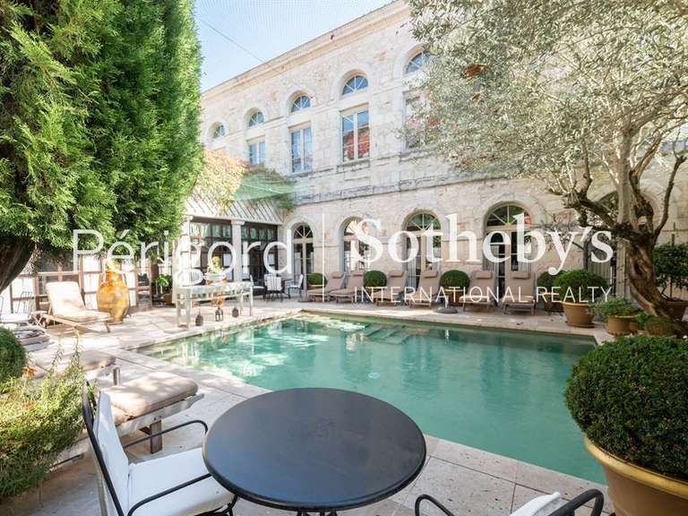 Maison Pujols - 10 chambres - 1567m²
