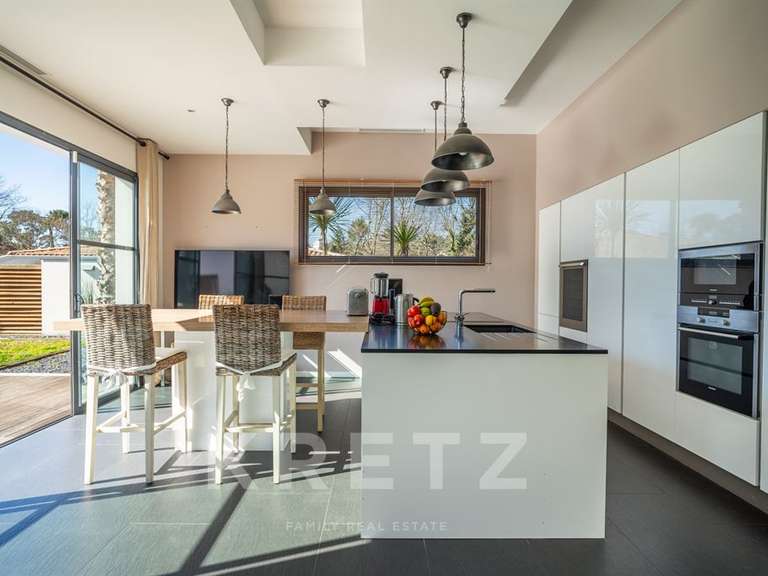 Maison Pyla-sur-mer - 5 chambres - 240m²
