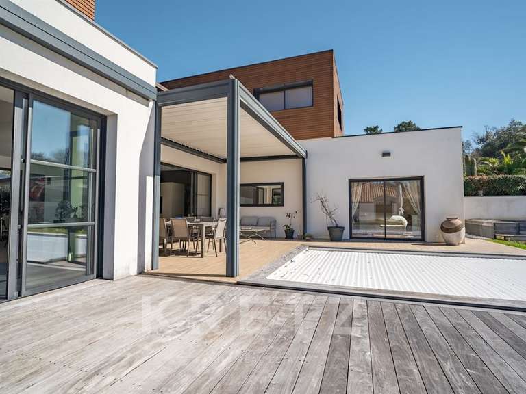 Maison Pyla-sur-mer - 5 chambres - 240m²
